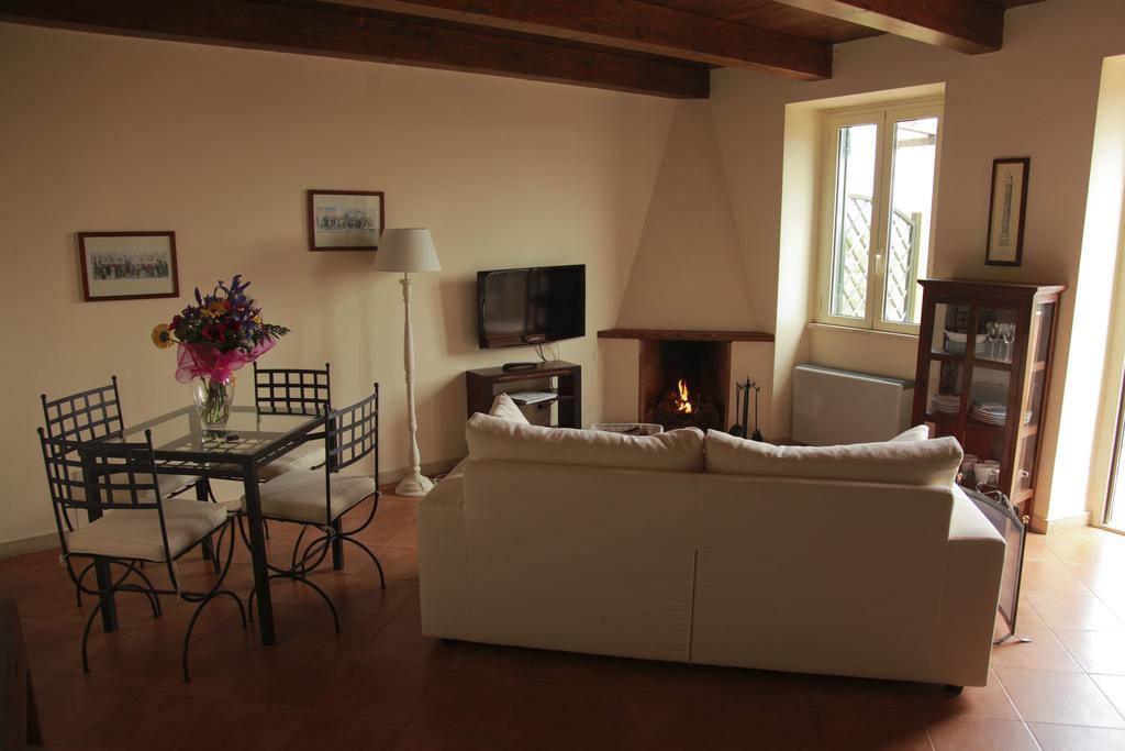 Casale Di Tormaggiore Villa And Country Suites ポメツィア エクステリア 写真